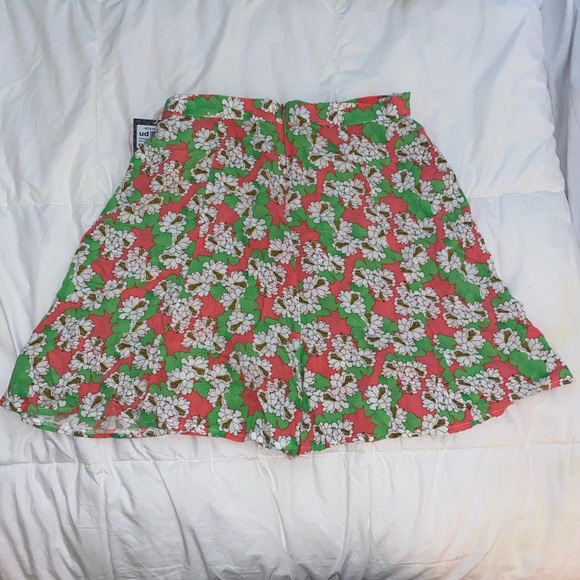 Floral shorts - Picture 3 of 3